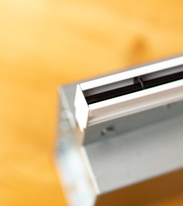 „Ultra schmales” Lineargitter mit unisoliertem Plenum Ø 100 mm für Luftabfuhr – L = 600 mm