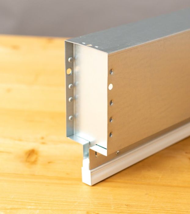 „Ultra schmales” Lineargitter mit unisoliertem Plenum Ø 100 mm für Luftabfuhr – L = 600 mm