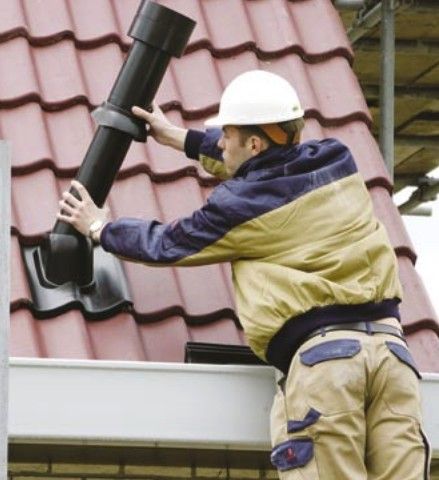 Kunststoff-Dachziegel Verbesserter Hohlziegel 1-Ziegel schwarz, für die Durchführung 110 und 131, Dachneigung 25–45° (0170026)